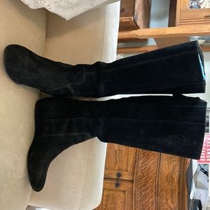 Nine West size 6 black suede boots